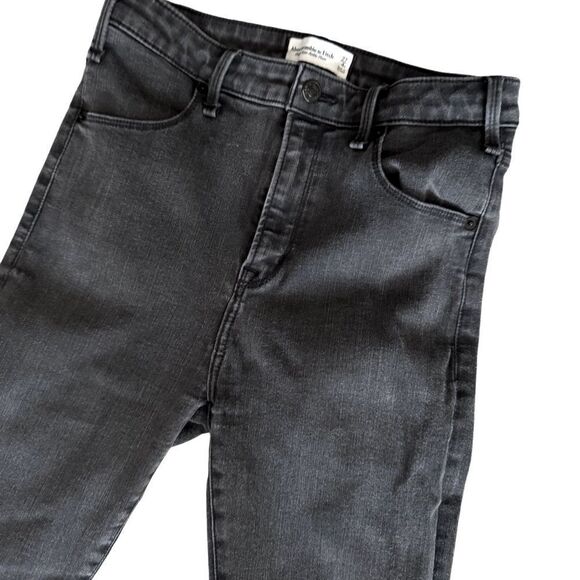 Abercrombie & Fitch Black High Rise Ankle Flare Jeans. Size 27/4 - Picture 3 of 10
